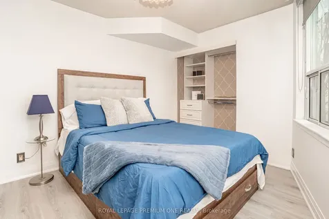 33 Elm Drive Mississauga ON L5B 4M2