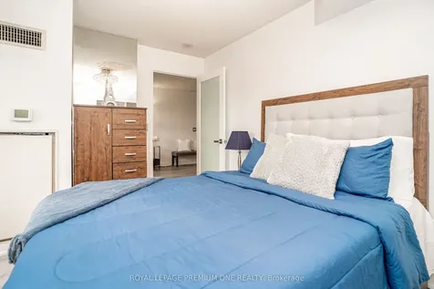33 Elm Drive Mississauga ON L5B 4M2