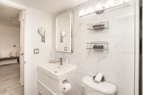 33 Elm Drive Mississauga ON L5B 4M2