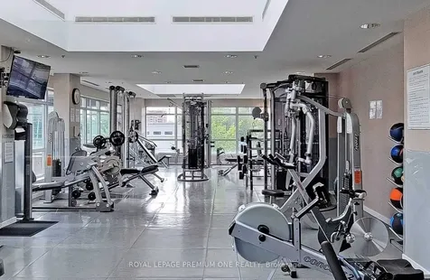 33 Elm Drive Mississauga ON L5B 4M2