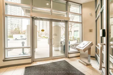 33 Elm Drive Mississauga ON L5B 4M2