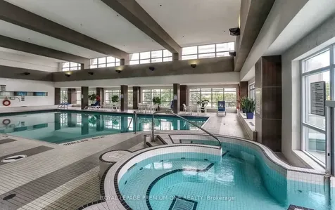 33 Elm Drive Mississauga ON L5B 4M2