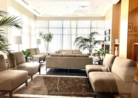 33 Elm Drive Mississauga ON L5B 4M2