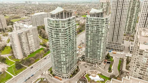 33 Elm Drive Mississauga ON L5B 4M2