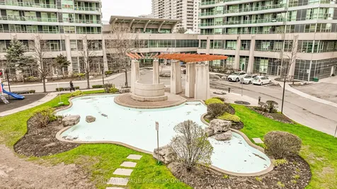 33 Elm Drive Mississauga ON L5B 4M2