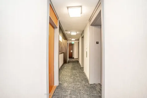 33 Elm Drive Mississauga ON L5B 4M2