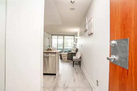 33 Elm Drive Mississauga ON L5B 4M2