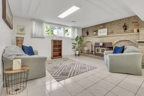 2344 Brinell Avenue Burlington ON L7R 3P5