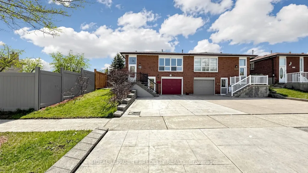 2526 Kingsberry Crescent Mississauga ON L5B 2K5