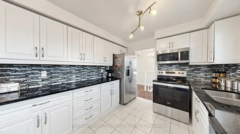 2526 Kingsberry Crescent Mississauga ON L5B 2K5