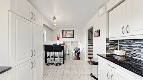 2526 Kingsberry Crescent Mississauga ON L5B 2K5