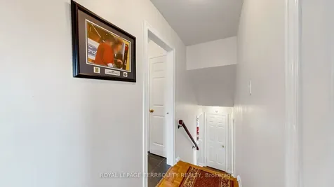 2526 Kingsberry Crescent Mississauga ON L5B 2K5
