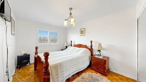 2526 Kingsberry Crescent Mississauga ON L5B 2K5