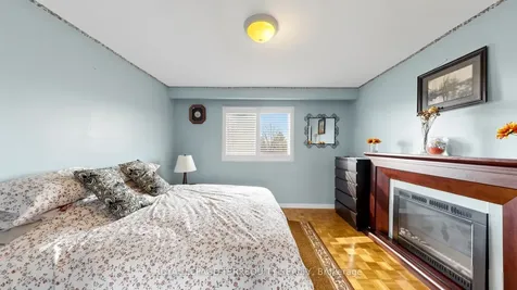 2526 Kingsberry Crescent Mississauga ON L5B 2K5