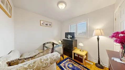 2526 Kingsberry Crescent Mississauga ON L5B 2K5