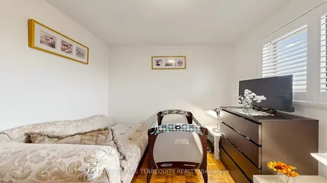 2526 Kingsberry Crescent Mississauga ON L5B 2K5