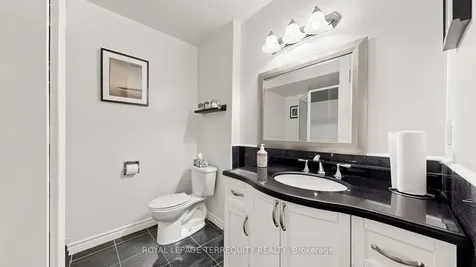 2526 Kingsberry Crescent Mississauga ON L5B 2K5