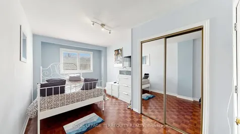 2526 Kingsberry Crescent Mississauga ON L5B 2K5