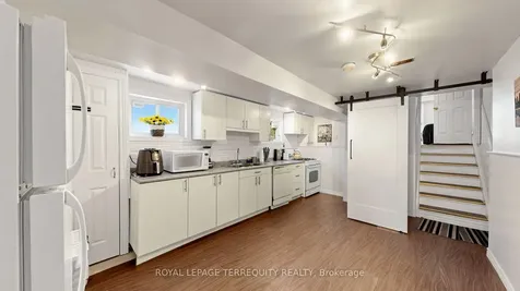 2526 Kingsberry Crescent Mississauga ON L5B 2K5