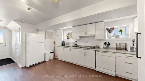 2526 Kingsberry Crescent Mississauga ON L5B 2K5