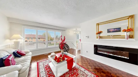 2526 Kingsberry Crescent Mississauga ON L5B 2K5