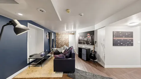 2526 Kingsberry Crescent Mississauga ON L5B 2K5