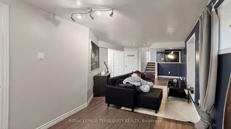 2526 Kingsberry Crescent Mississauga ON L5B 2K5