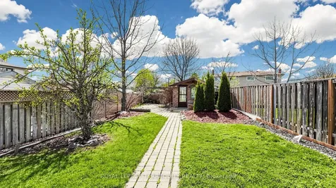 2526 Kingsberry Crescent Mississauga ON L5B 2K5