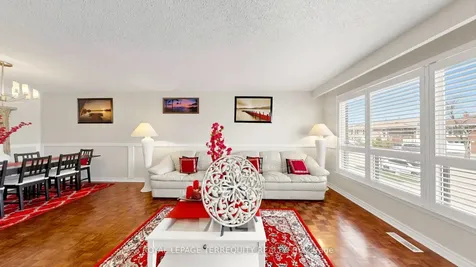 2526 Kingsberry Crescent Mississauga ON L5B 2K5
