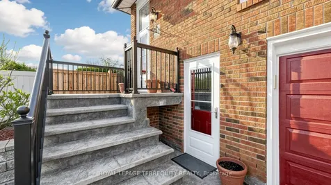 2526 Kingsberry Crescent Mississauga ON L5B 2K5