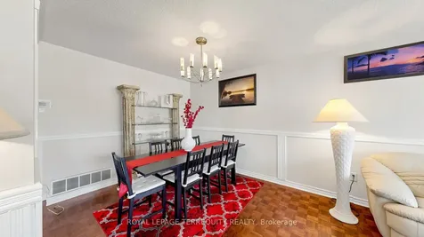 2526 Kingsberry Crescent Mississauga ON L5B 2K5