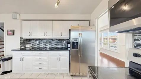 2526 Kingsberry Crescent Mississauga ON L5B 2K5