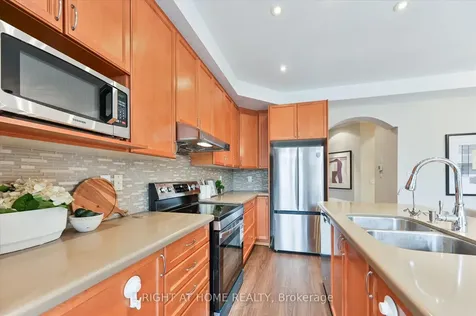 1182 Woodington Lane Oakville ON L6H 7V1