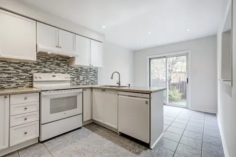 6124 Clover Ridge Crescent Mississauga ON L5N 7B2