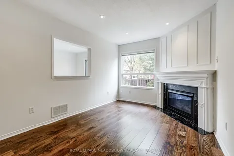 6124 Clover Ridge Crescent Mississauga ON L5N 7B2