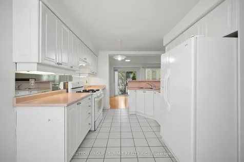 2275 Credit Valley Road Mississauga ON L5M 4N5