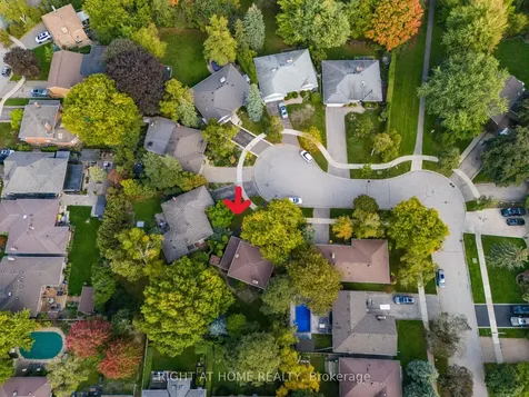 20 West Deane Valley Road Toronto ON M9B 3K5