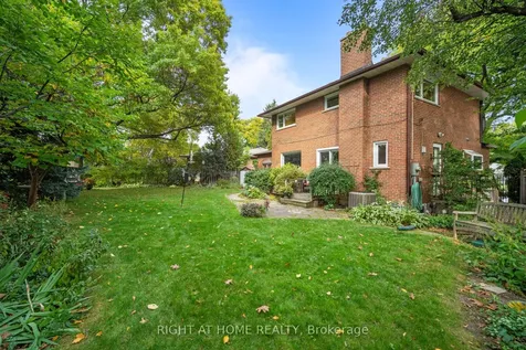 20 West Deane Valley Road Toronto ON M9B 3K5
