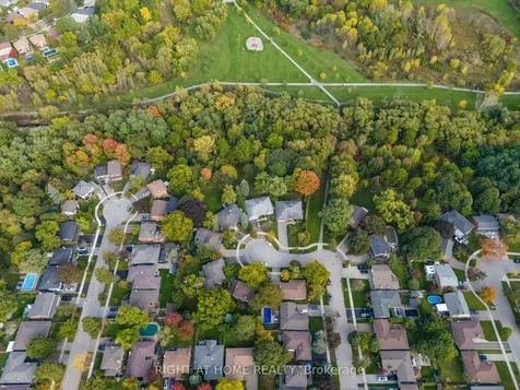 20 West Deane Valley Road Toronto ON M9B 3K5