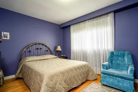 17 Hathor Crescent Toronto ON M9L 1C1