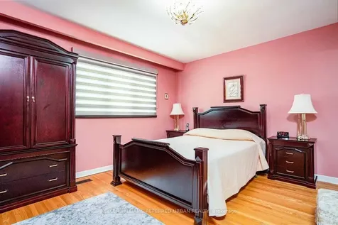 17 Hathor Crescent Toronto ON M9L 1C1
