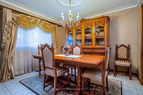 17 Hathor Crescent Toronto ON M9L 1C1