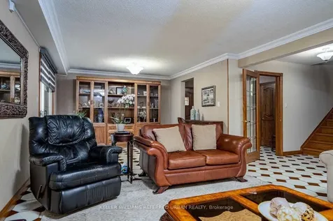 17 Hathor Crescent Toronto ON M9L 1C1