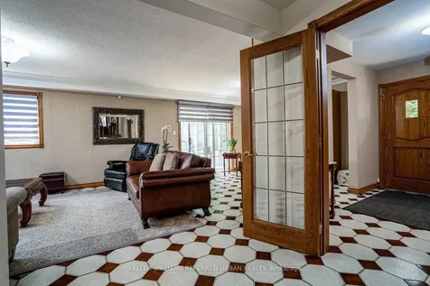 17 Hathor Crescent Toronto ON M9L 1C1