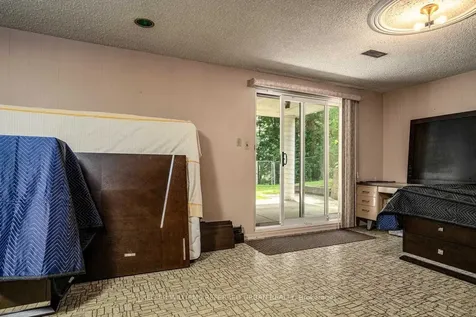 17 Hathor Crescent Toronto ON M9L 1C1
