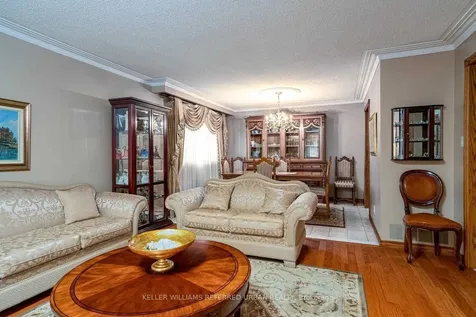 17 Hathor Crescent Toronto ON M9L 1C1