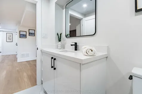 48 Lloyd Manor Road Toronto ON M9B 5H7