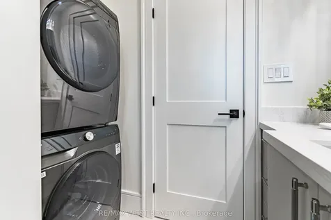 48 Lloyd Manor Road Toronto ON M9B 5H7