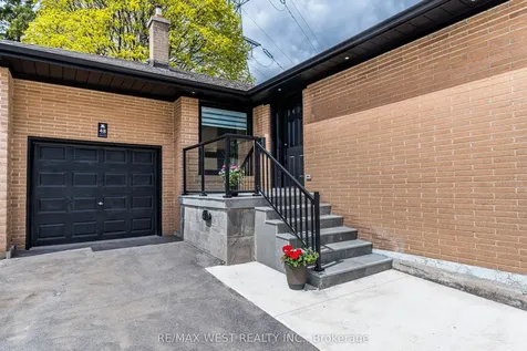 48 Lloyd Manor Road Toronto ON M9B 5H7