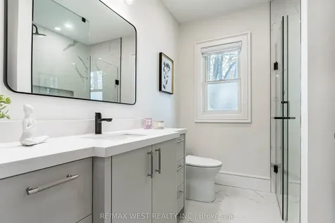 48 Lloyd Manor Road Toronto ON M9B 5H7